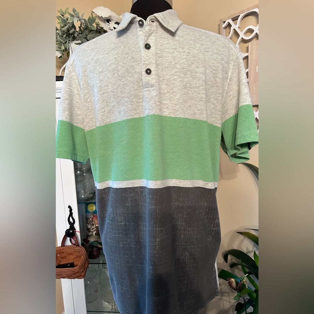 Men’s Oakley polo size Medium